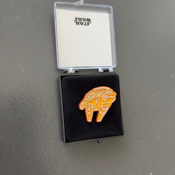 Her Universe Happy Holidays Collectible Pin Millennium Falcon Signed Ahsoka Xmas - Picture 5 of 9